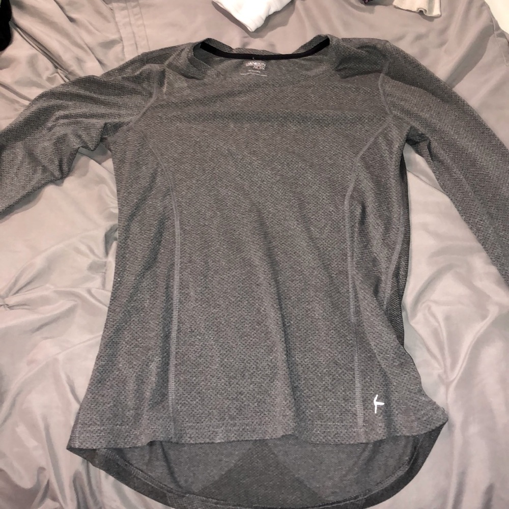 Long-sleeve work-out shirt